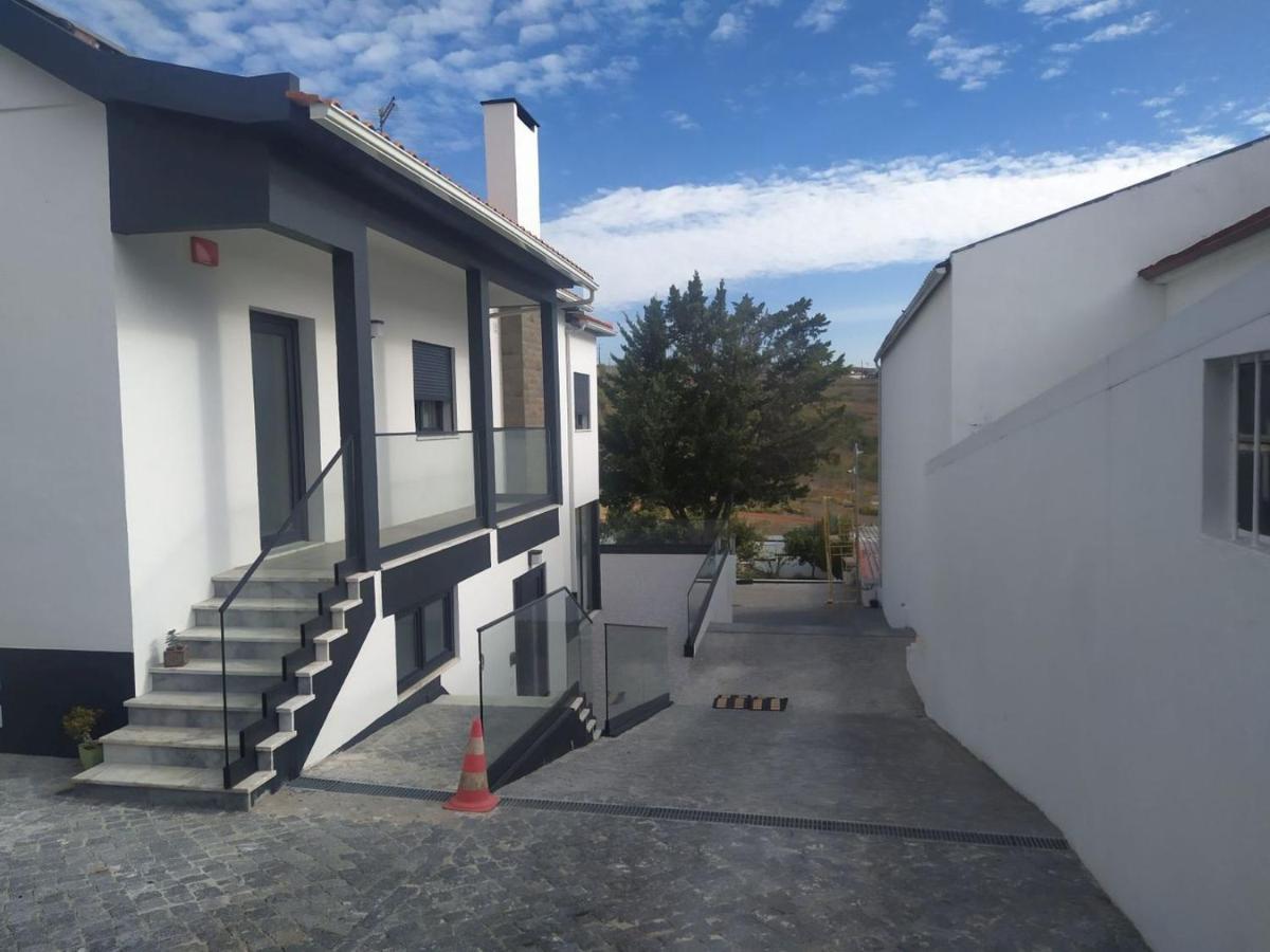 Hall 92 Quartos Com Wc Em Moradia Com Piscina A-Das-Lebres Loures Exterior photo
